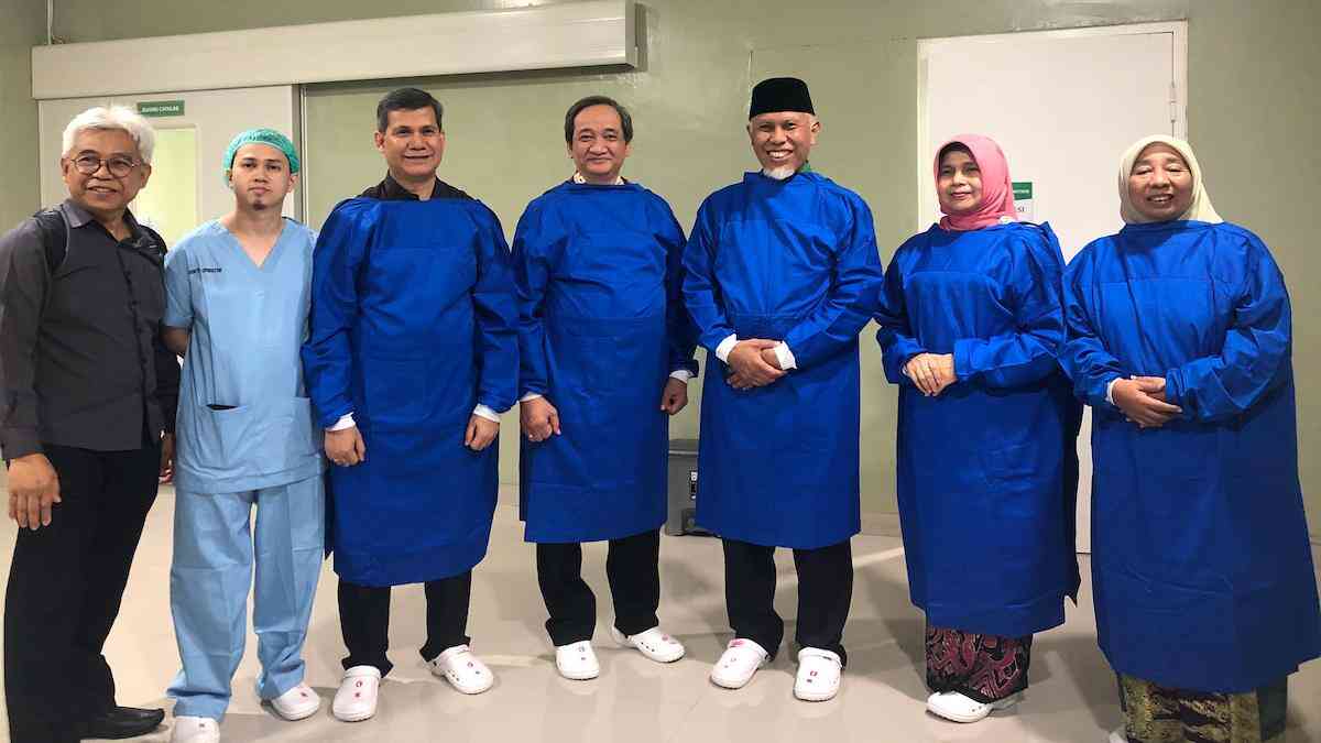 FKUI-RSCM perkuat layanan bedah di RS. M Natsir Solok. (dok. adpsb)