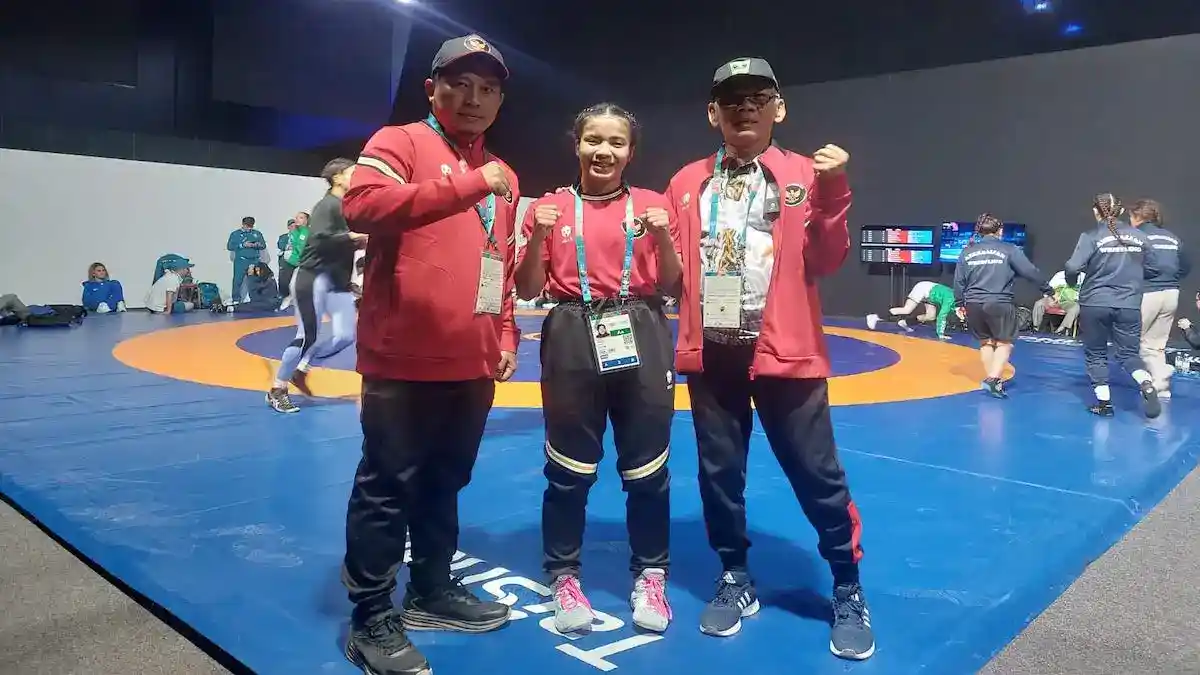 Ketua KONI Sumbar, Hamdanus dampingi atlet gulat Sumbar pada kejuaraan Internasional di Riyadh. (dok. istimewa)