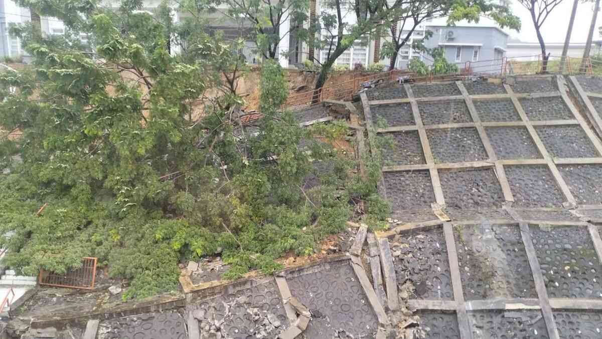 Longsor di Kampus UIN IB Sungai Bangek. (dok. istimewa)