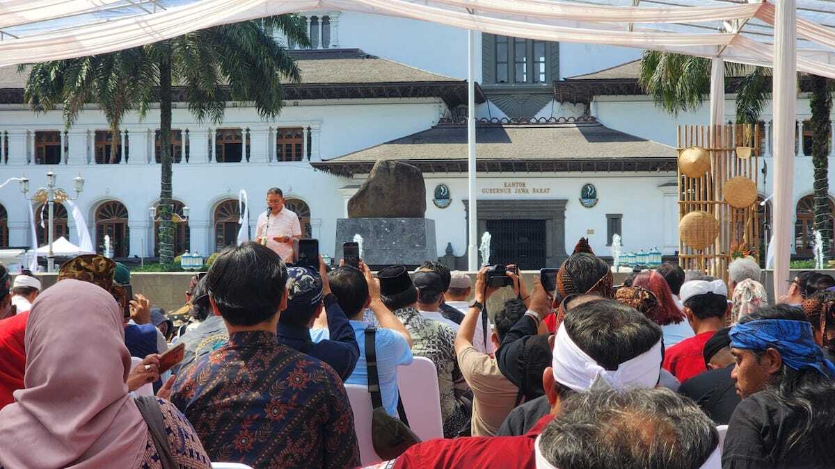 Menteri Kebudayaan Republik Indonesia Fadli Zon saat memberikan pengarahan pada acara Pembukaan Penyelenggaraan Bakti Negeri untuk Pelaku Seni dan Budaya 2025, di Pelataran Gedung Sate, Kota Bandung, Jumat (7/11/2025). (Foto InfoPublik/Wandi)