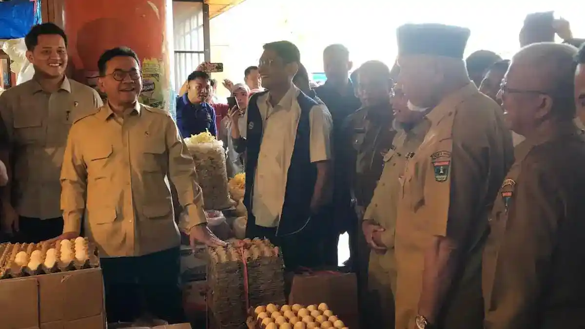 Mendag Budi Santoso menyisir Pasar Raya Padang bersama Gubernur Mahyeldi. (dok. istimewa)