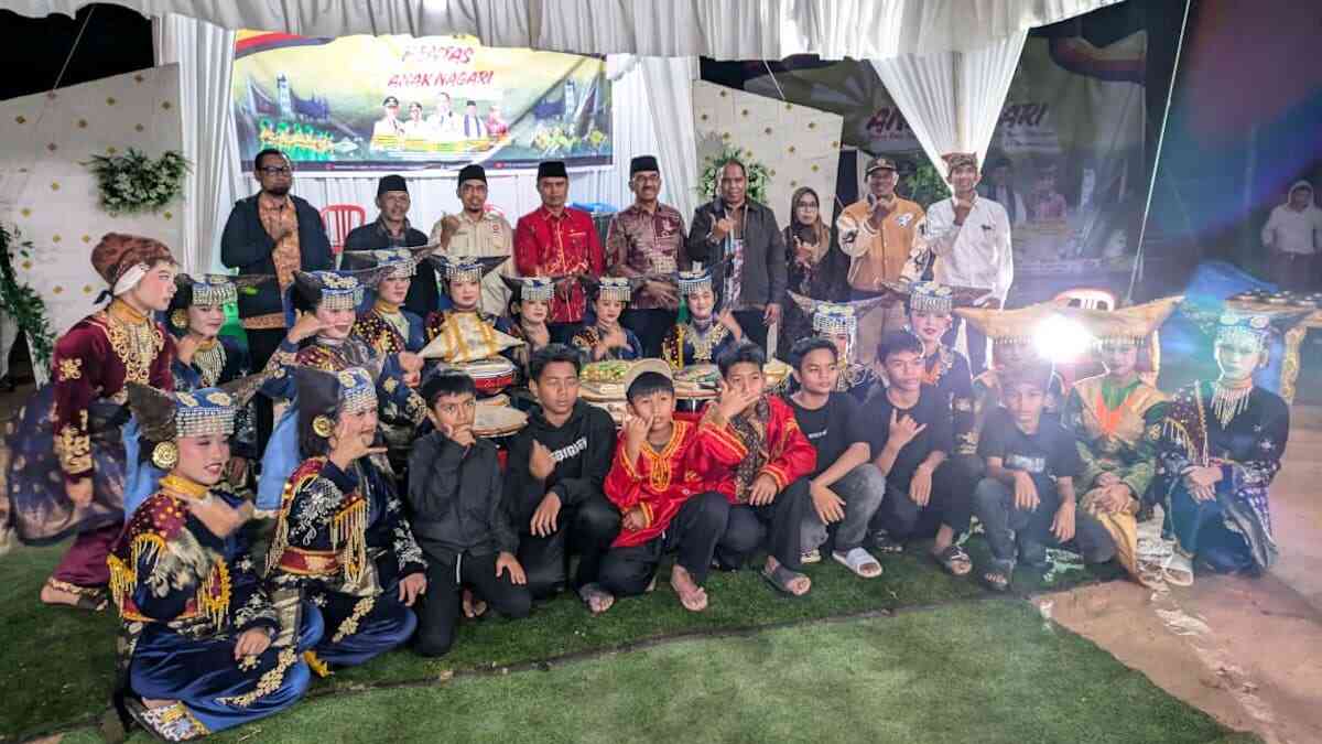 Pembukaan iven pentas seni anak Nagari Simarasok. (dok. istimewa)