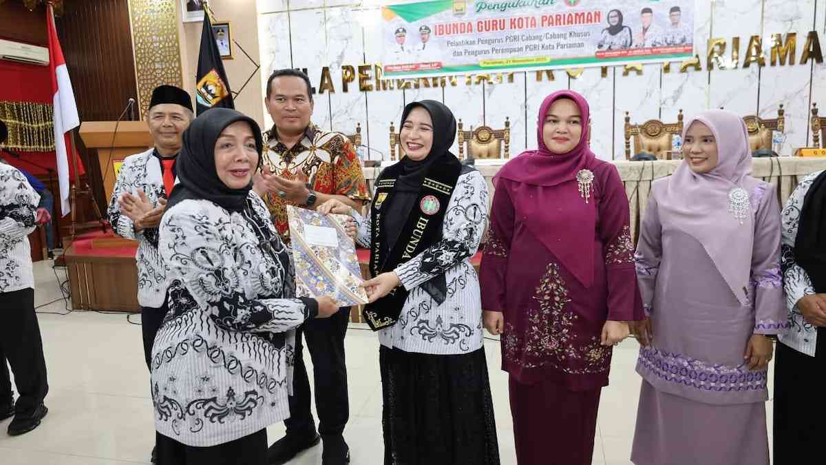 Pengukuhan Ibunda Guru Kota Pariaman. (dok. istimewa)