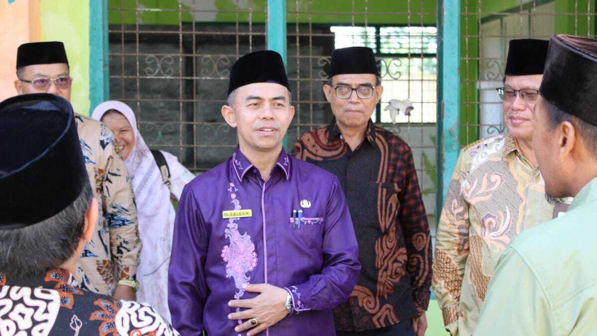 Plt Kakan Kemenag Sumbar Efendi kunjungi Pariaman. (dok. istimewa)