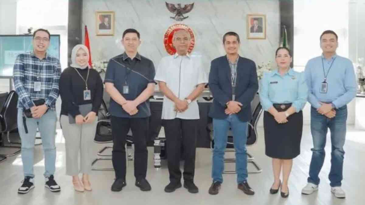 RCEO BRI Padang Riza Pahlevi silaturahmi dengan Kajati Sumbar. (dok. istimewa)