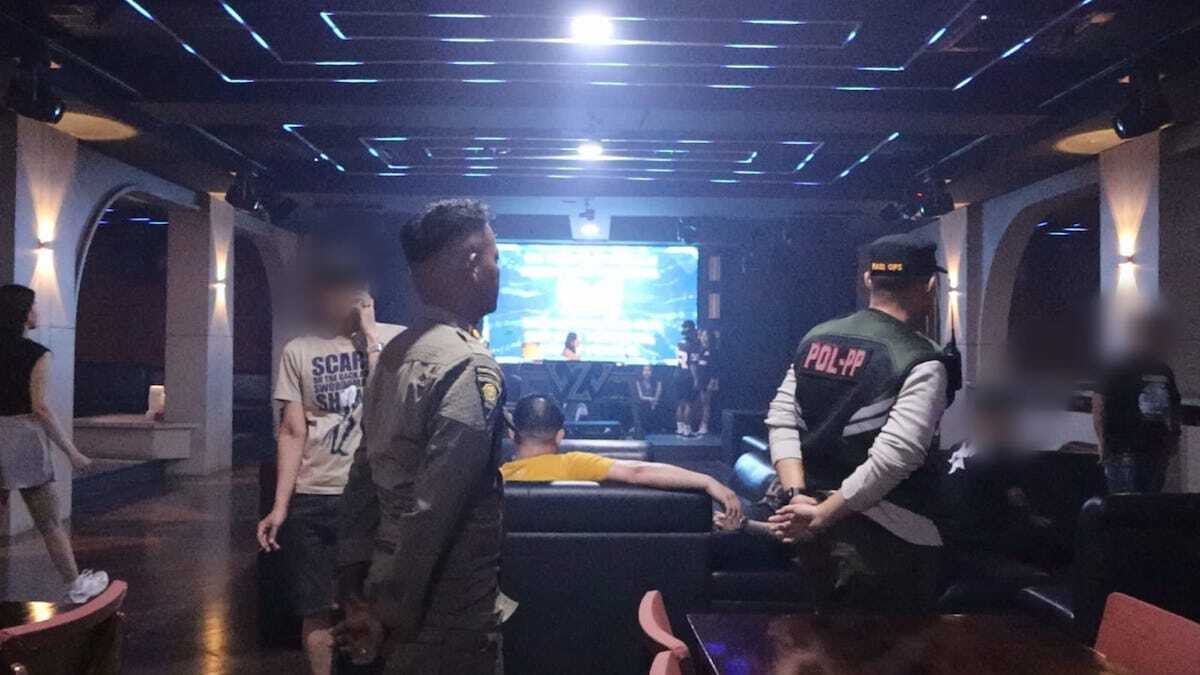 Satpol PP Padang amankan wanita dari tempat hiburan malam. (dok. istimewa)