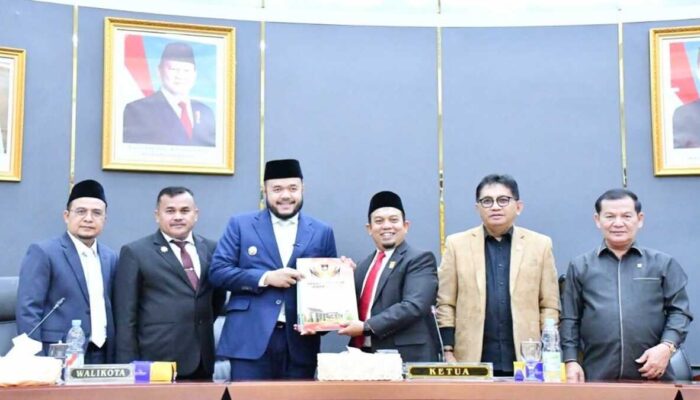 DPRD Padang Bahas Pandangan Umum Fraksi terhadap RAPBD 2026, Pemko Didorong Kreatif Kelola Keuangan Daerah