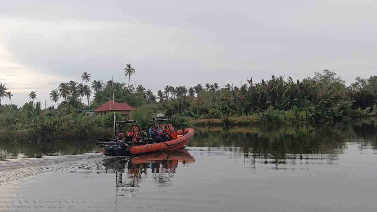 Tim Basarnas Padang bergerak melakukan pencarian kapal yang hilang di Pasbar. (dok. Basarnas Padang)