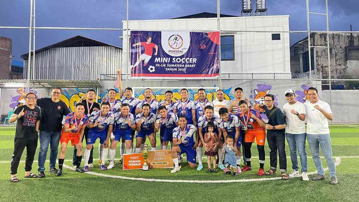 Tim Mini Soccer BRI sukses meraih gelar Juara 1 pada ajang Pekan Olahraga dan Seni (Porseni) Forum Komunikasi Industri Jasa Keuangan (FKIJK) Sumatera Barat Tahun 2025. (dok. istimewa)