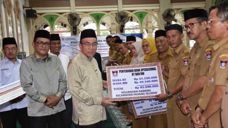 Wawako Maigus Nasir tuntaskan dana operasional RT RW dan PAUD di Padang. (dok. istimewa)