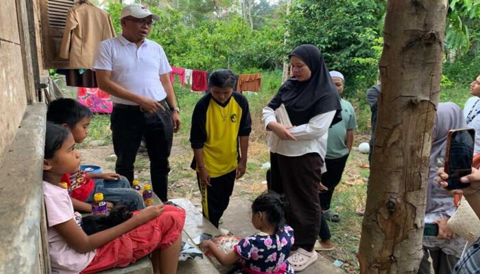 Ketua TP-PKK Kabupaten Solok Kunjungi Lima Bersaudara di Selayo yang Hidup tanpa Orangtua