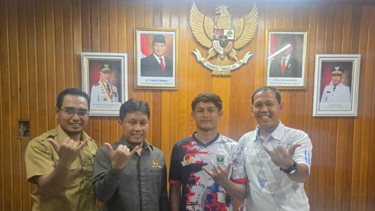 Atlet sambo Sumbar Handrezka Vaktorias berangkat ke kejuaraan sambo di Kyrgiztan. (dok. istimewa)