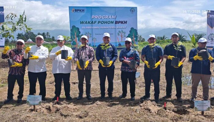 BPKH dan Muhammadiyah Luncurkan Program Wakaf Pohon untuk Penghijauan di Sumbar