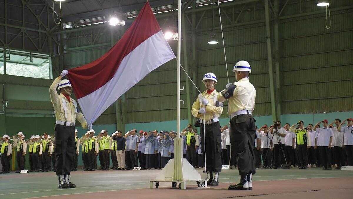 Upacara Hari Pahlawan di Semen Padang. (dok. Humas)