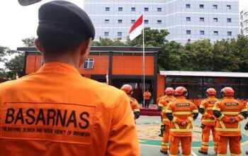 Pemancing Cedera Terjatuh di Tebing Bukit Lampu, 7 Personel SAR Dikerahkan