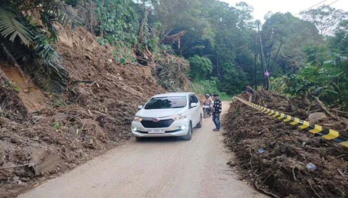 Kelok 44 Kembali Terban, Jalur Lubuk Basung–Bukittinggi Ditutup Total