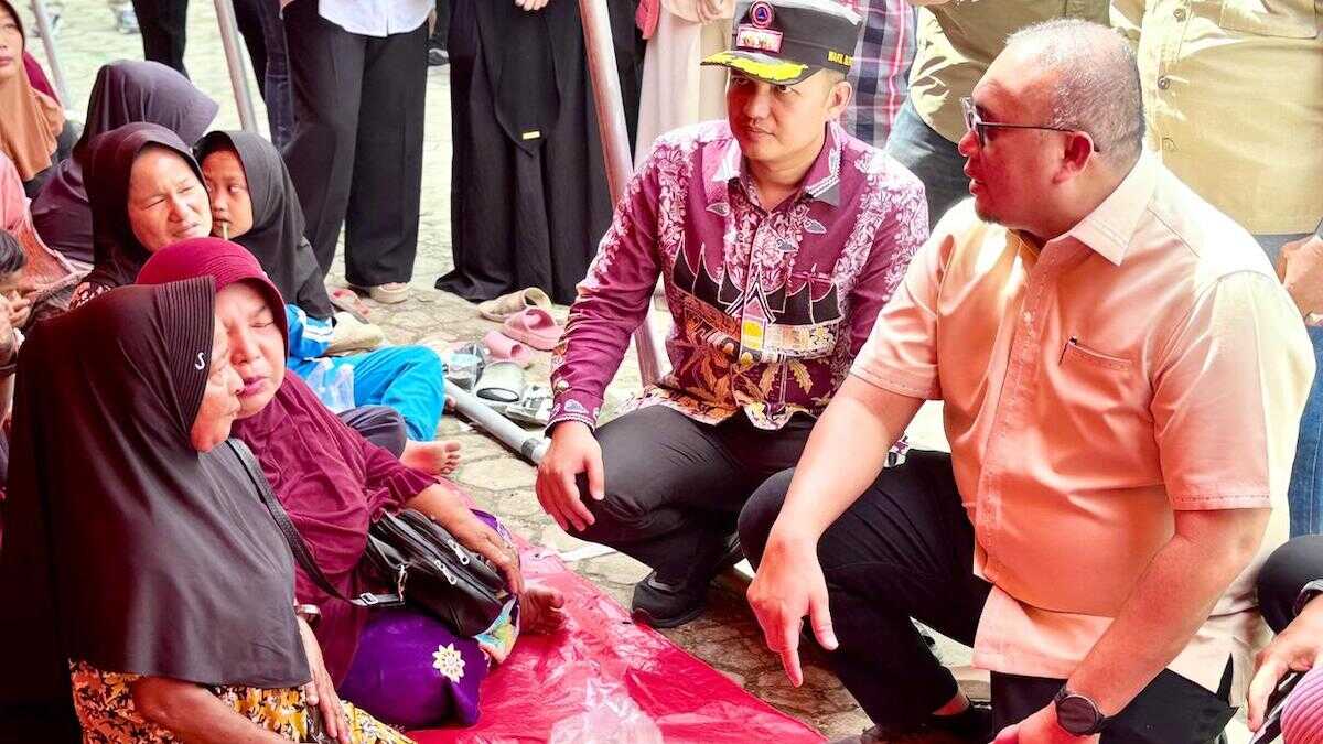 Andre Rosiade hadir di tengah masyarakat saat bencana. (dok. istimewa)