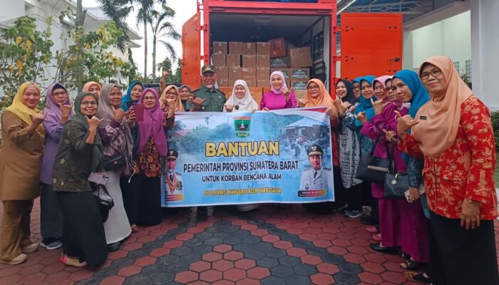 Gubernur Mahyeldi Lepas Bantuan 2,5 Ton Rendang untuk Korban Bencana di Aceh, Sumut, dan Sumbar