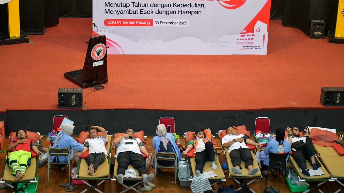 Donor darah PT Semen Padang di penutup tahun 2025. (dok. Humas)