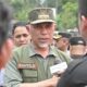Gubernur Mahyeldi saat diwawancarai wartawan di lokasi bencana. (dok. istimewa)