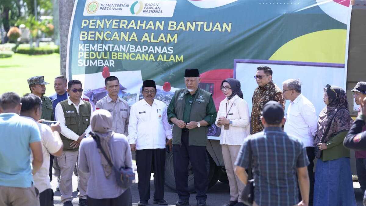 Gubernur Mahyeldi terima bantuan tahap tiga dari Kementan. (dok. istimewa)