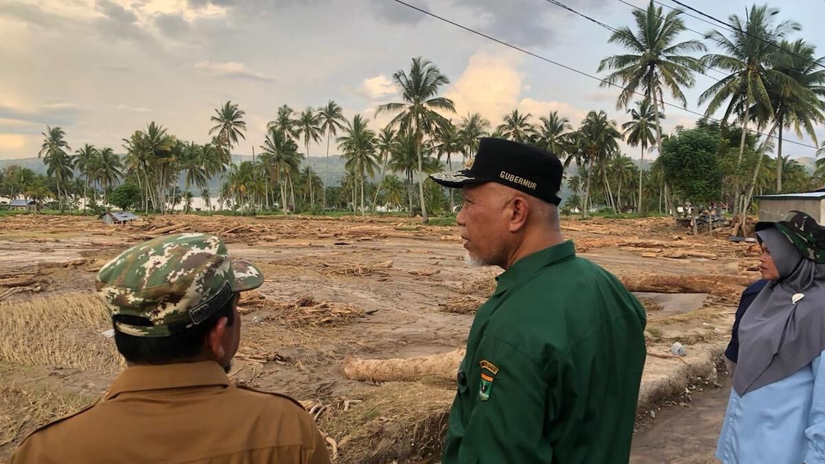 Gubernur Mahyeldi tinjau daerah Junjung Sirih pascabencana. (dok. adpsb)