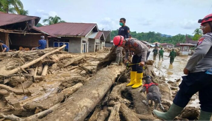 Polri Kerahkan 1.500 Personel Tambahan untuk Pemulihan Banjir dan Longsor di Sumatera