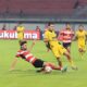 Laga antara Madura United kontra Semen Padang FC, Minggu malam. Tim Kabau Sirah dibantai 5-1 oleh Sape Kerab. (dok. MO SPFC)