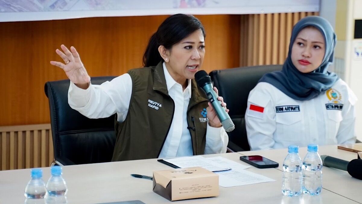 Menteri Komunikasi dan Digital Meutya Hafid usai memimpin rapat koordinasi di Medan, Senin (1/12/2025) mengatakan pemulihan layanan komunikasi menjadi prioritas pemerintah untuk memastikan kebutuhan warga dan koordinasi penanganan bencana tetap berjalan. (Foto: Humas Kemkomdigi)