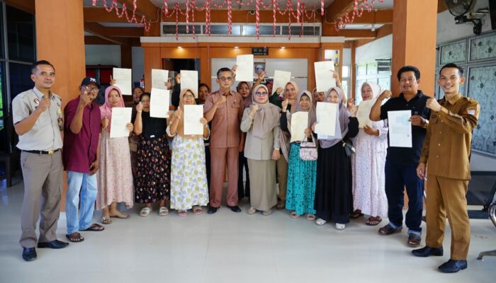 100 Sertifikat Redistribusi Tanah Diserahkan kepada Masyarakat Nagari Sasak