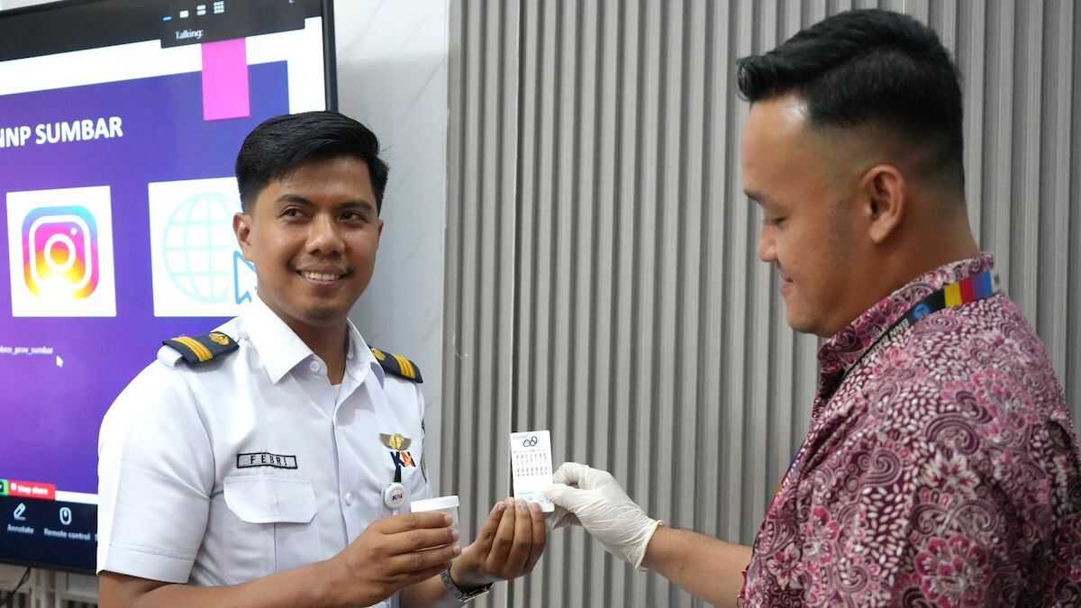 Random check P4GN KAI Divre II Sumbar dengan BNN. (dok. istimewa)