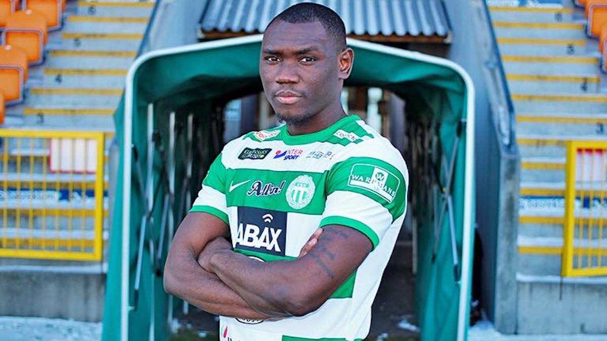 Pemain Timnas Kongo Ravy Tsouka diresmikan Semen Padang FC sebagai pemain anyar mereka, bersama dengan Kianz Froesse gelandang asal Kanada. (dok. istimewa)