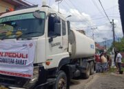 Semen Padang Peduli Salurkan 232 Ribu Liter Air Bersih ke Daerah Terdampak Banjir di Padang