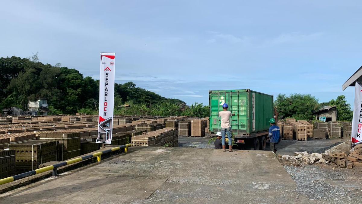 Semen Padang kirim SEPABLOCK ke Medan. (dok. istimewa)