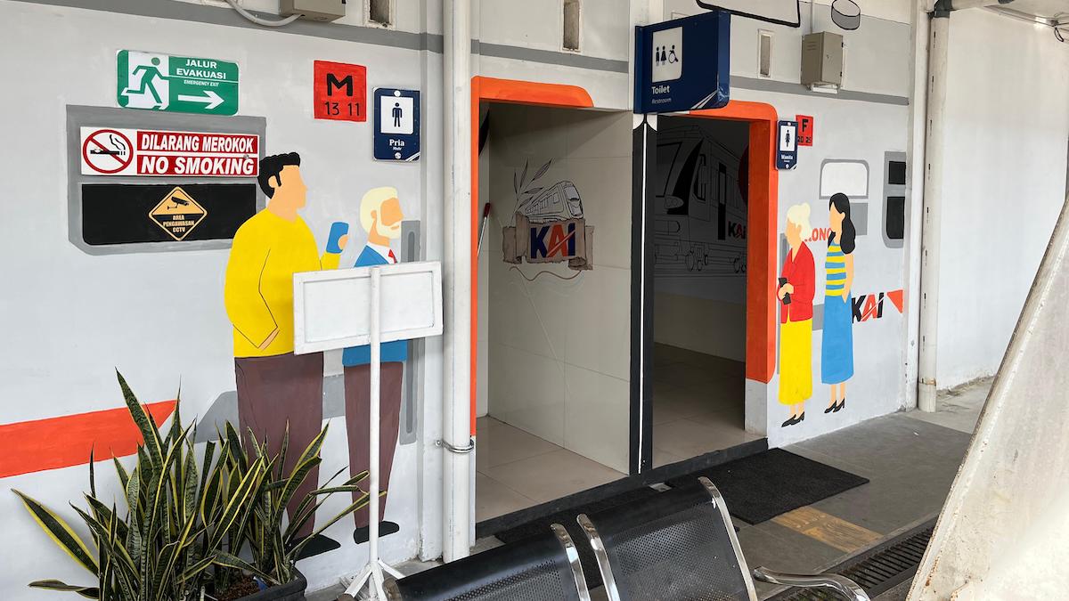 Toilet estetik di Stasiun KAI Divre II Sumbar. (dok. istimewa)