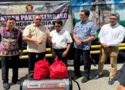 Andre Rosiade Serahkan 2.500 Paket Sembako dan 10 Genset untuk Korban Bencana di Padang Pariaman