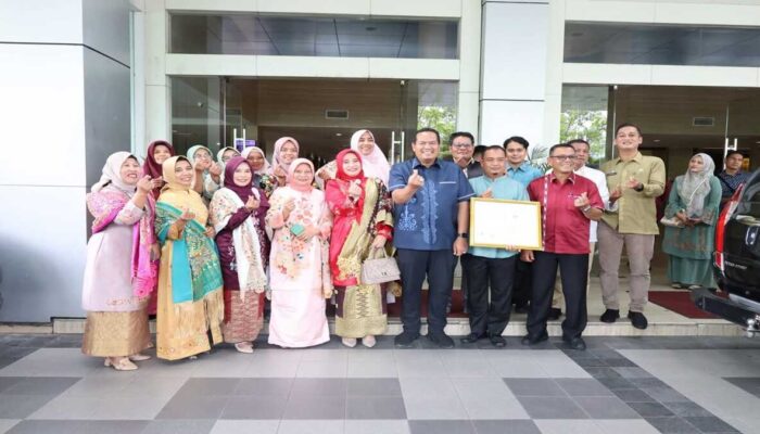 Pemko Pariaman Terima Sertifikat IG untuk Sulaman Kapalo Panitik Nareh