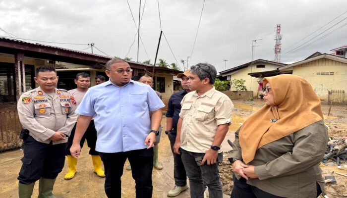 Andre Rosiade Perbaiki Rumah Dinas Personel Polsek Pauh Padang yang Rusak karena Banjir Bandang
