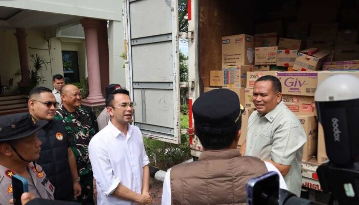 Wako Pariaman Terima Bantuan Pascabencana dari Utusan Presiden Raffi Ahmad