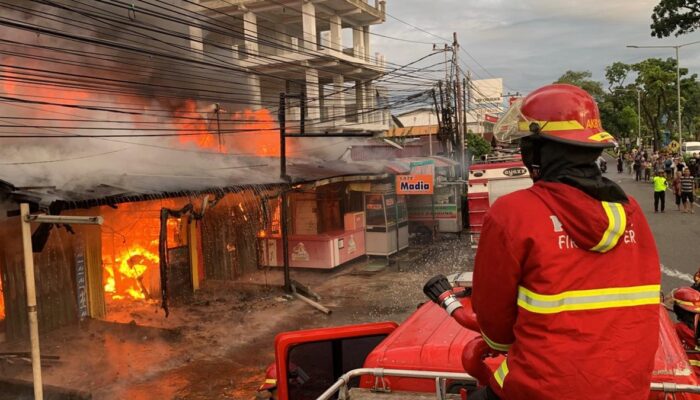 Kebakaran Hebat di Padang: 9 Toko dan 1 Rumah Terbakar, Tidak Ada Korban Jiwa