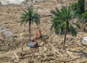 Pemerintah Salurkan 500 HP Gratis untuk Korban Banjir dan Longsor di Aceh