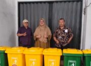 SMKN 1 Baso Terima Bantuan Enam Tong Sampah Terpilah dari Semen Padang
