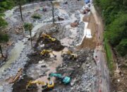 Polri Tambah Lima Alat Berat untuk Percepat Penanganan Bencana di Sumbar