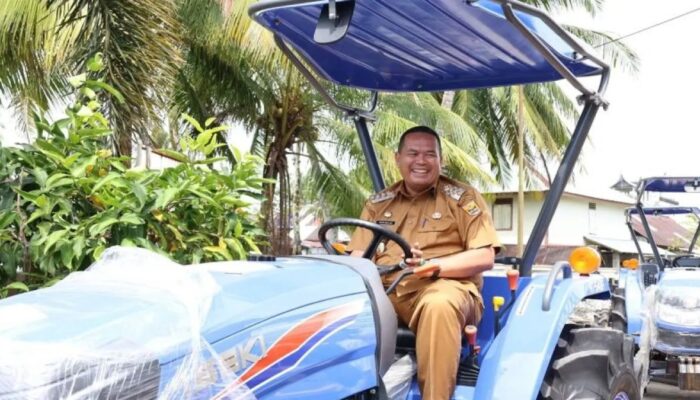 Petani Pariaman Dapat Bantuan Alsintan, Produksi Pertanian Ditargetkan Naik