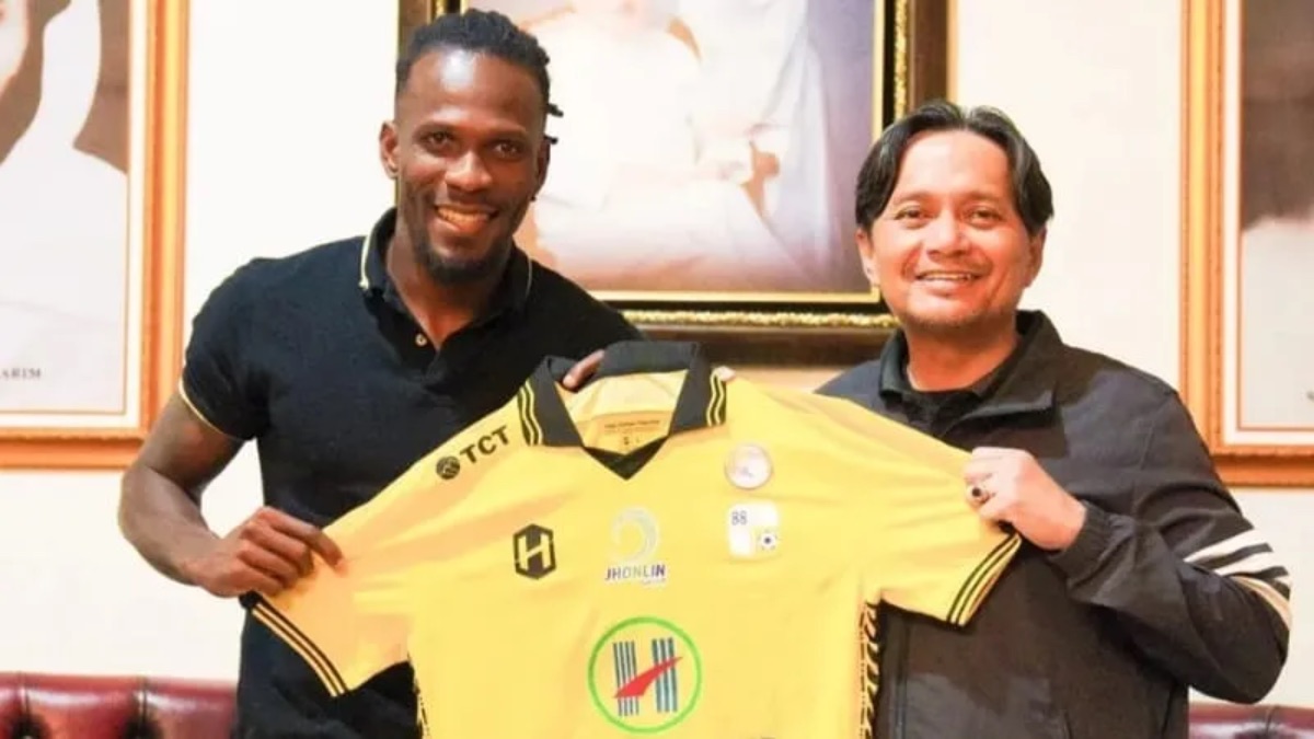 Cornelius Steward resmi ke Barito Putra. (dok. istimewa)