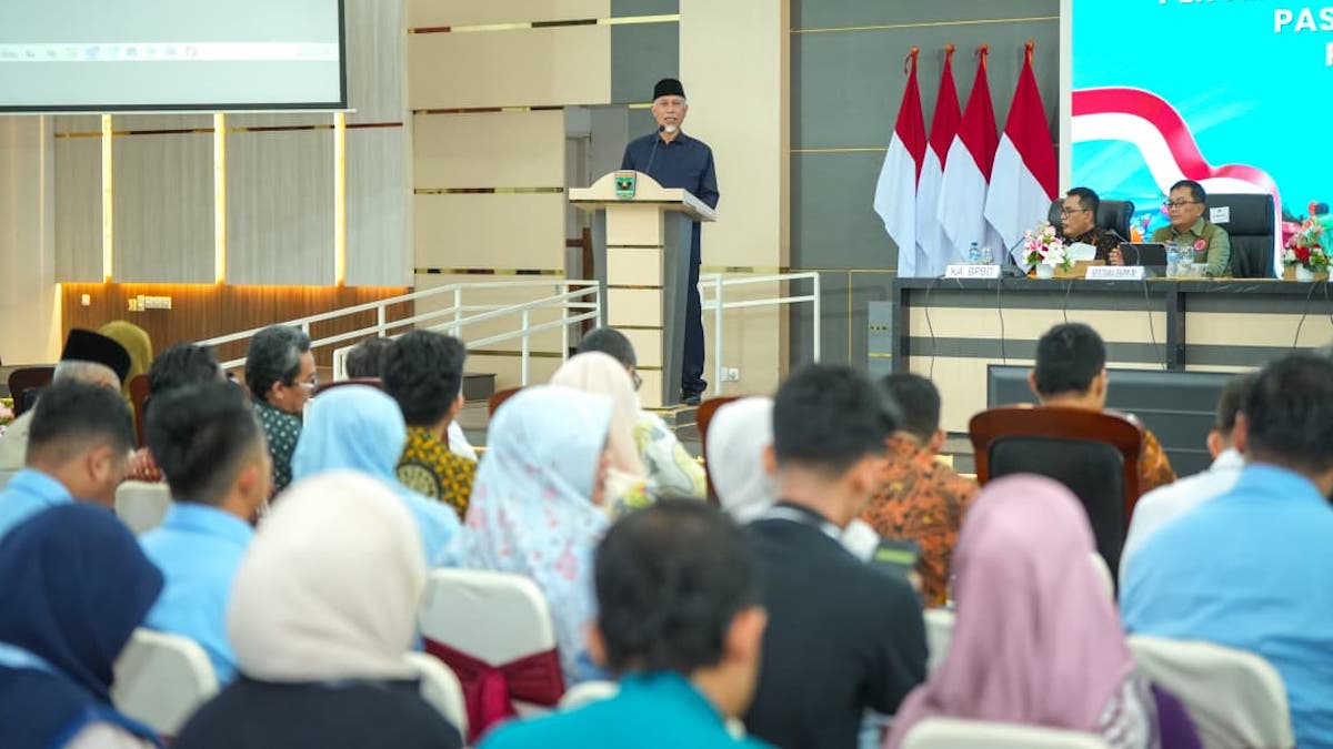 Gubernur Mahyeldi beri sambutan dalam Renduk PRRP di Auditorium Gubernur. (dok. adpsb)