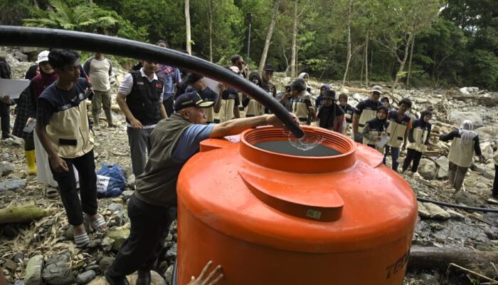 Gubernur Mahyeldi Hadiri Pemasangan Pipanisasi Air Bersih untuk Warga Terdampak Banjir Bandang di Tanah Datar