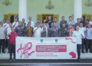 Gubernur Mahyeldi Terima Bantuan Rp4,56 Miliar dari Batam untuk Warga Terdampak Bencana