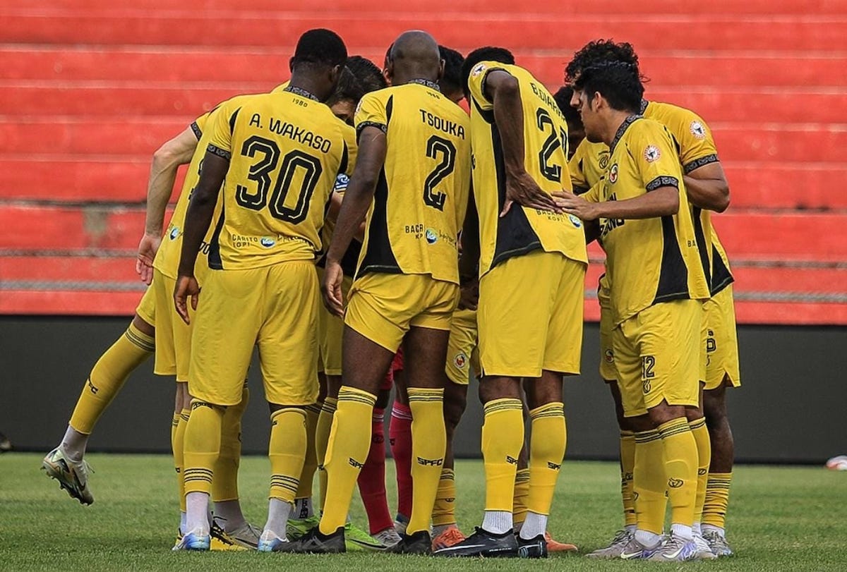 Pemain Semen Padang FC jelang laga ujicoba lawan tim lokal Sumbar. (dok. MO SPFC)
