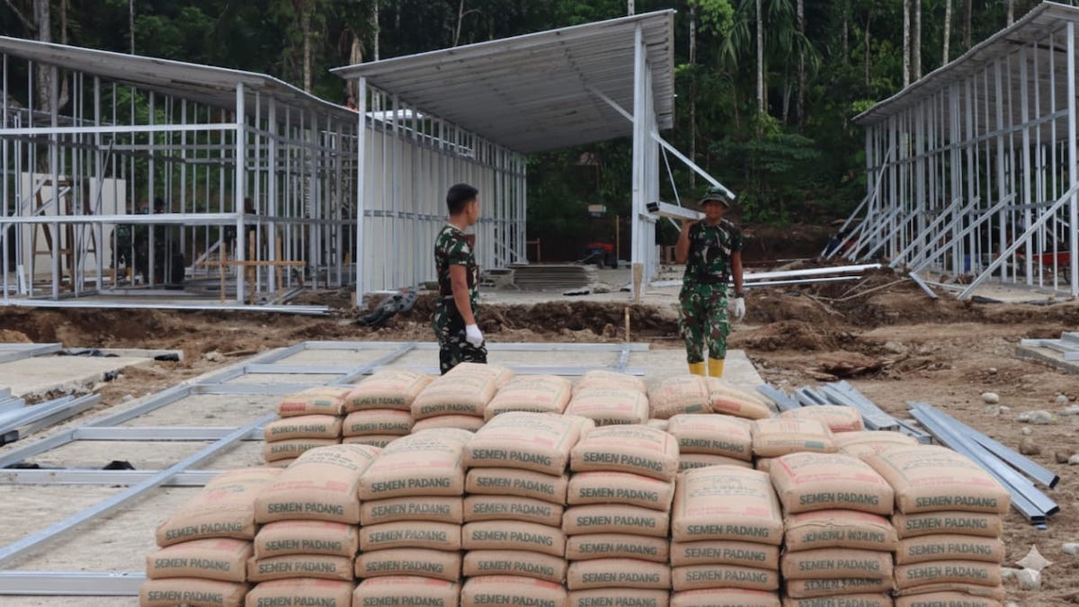 Pembangunan huntara pascabencana di Sumbar. (dok. istimewa)